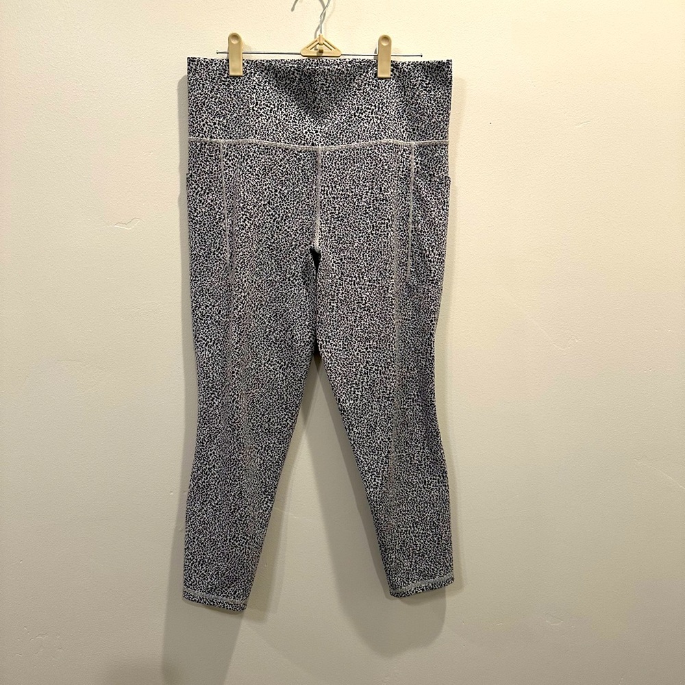 Athleta. Size L. Black and white. Capri leggings.